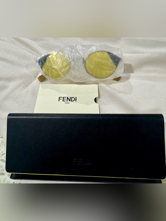 Authentic Fendi Eyewear Cat Eye Frame Sunglasses main image 6